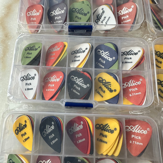 50 guitar picks with case